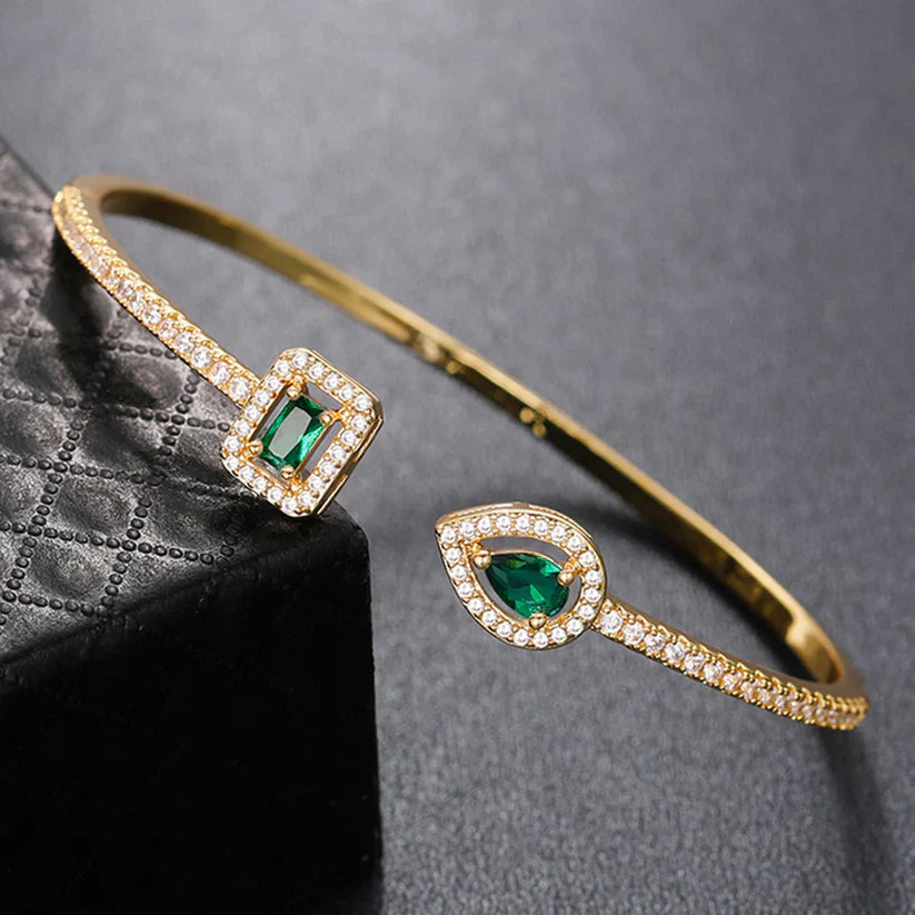 Clara Luxe™ - Emerald Elegance Collection