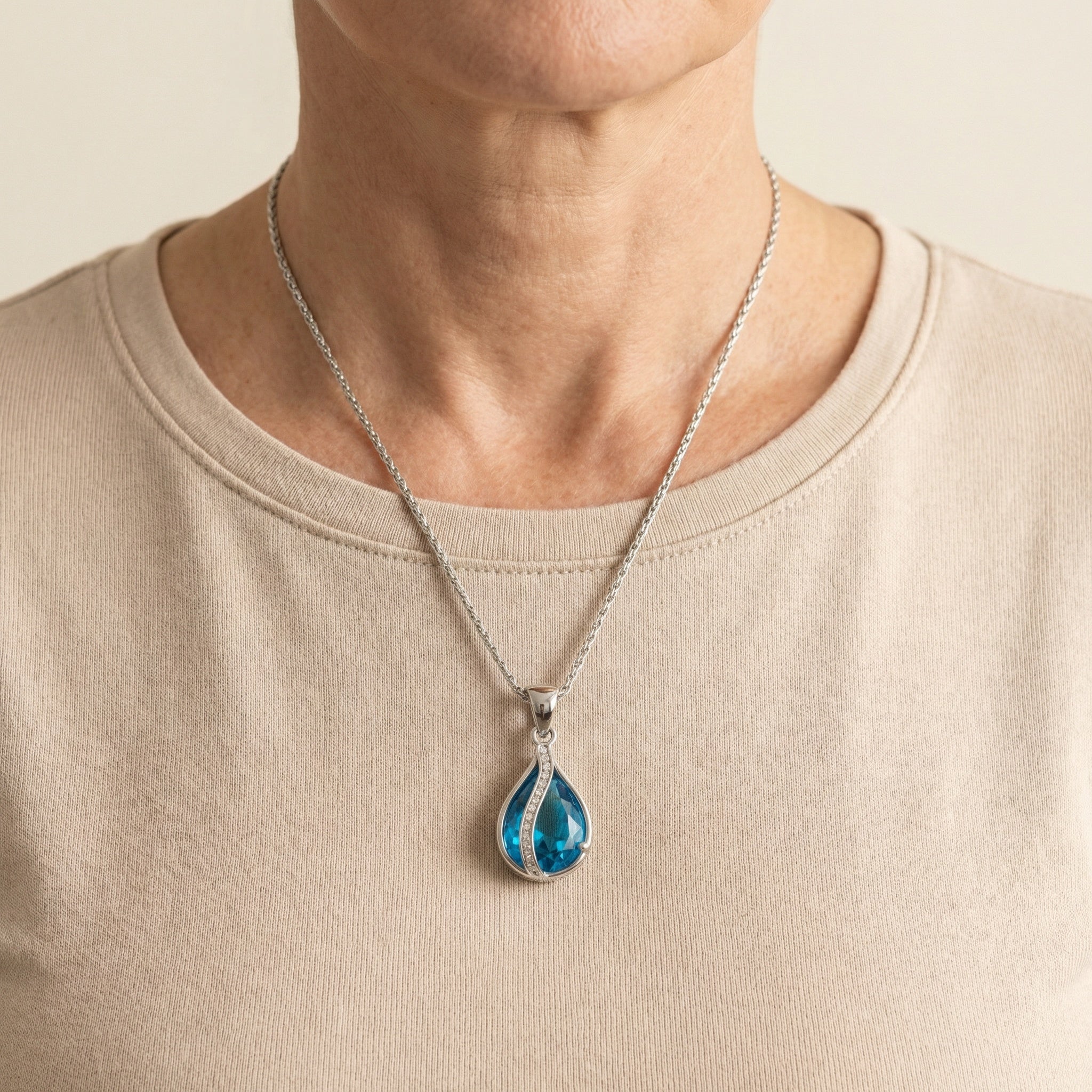 Aelina Teardrift Necklace